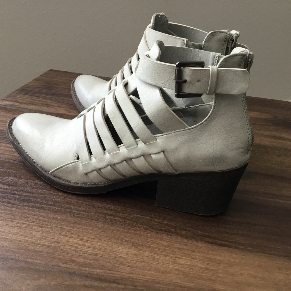 Volatile booties in vintage grey, size 9